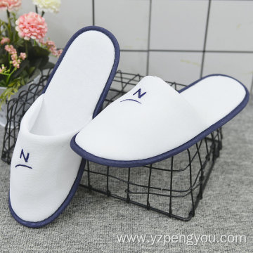 New design cheap slipper with custom logo